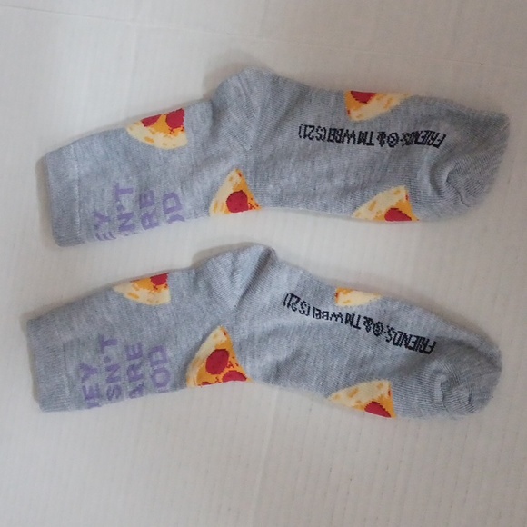4/$30 New Pair Of Gray "Friends" Socks - Size 4-10 - Picture 2 of 4
